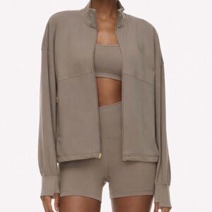 Aritzia Golden LIFE Relay Zip Up Jacket Taupe Activewear Sz. Medium